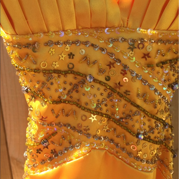 Golden Yellow Formal/Prom Dress 💕 - Picture 5 of 7
